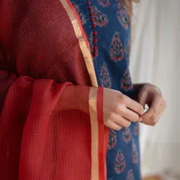 THE INDIAN ETHNIC CO Dupatta with Zari image 3