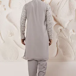 VASTRAMAY Men Floral Embroidered Regular Thread Work Kurta with Patiala & With Dupatta image 3