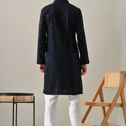 KUNDALI KAKSHAY Men Embroidered Regular Sequinned Kurta with Pyjamas image 5