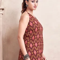 Kaftanize Maroon Printed Halter Neck Pure Cotton Backless Short Kurti image 4