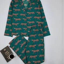 Trendyol Women Graphic Printed Lapel Collar Night Suit image 2