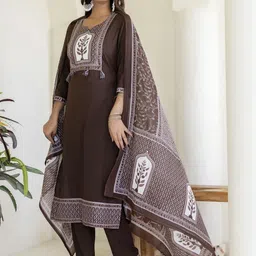 Cora Women Ethnic Motifs Printed Pure Cotton Kurta With Trousers & Dupatta Kurta Sets image 2
