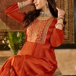 GoSriKi Women Ethnic Motifs Embroidered Regular Thread Work Kurta with Trousers image 5