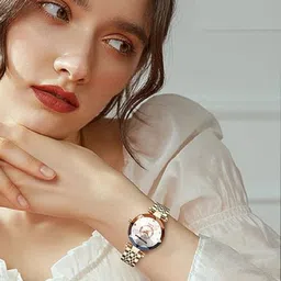 SZN Women Dial & Stainless Steel Straps Analogue Watch Silver Berry WatchAV image 5