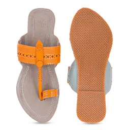 House of Pataudi Women Leather One Toe Kolhapuri Flats image 4