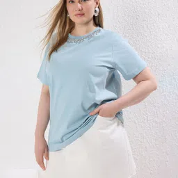 Trendyol Women V-Neck Drop-Shoulder Sleeves Pockets T-shirt-image-43