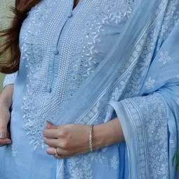 DIVASTRI Floral Embroidered Notch Neck Straight Kurta With Trousers & Dupatta image 2