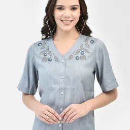 FUTURO Women Solid V-Neck Top image 1
