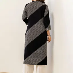 DRESSAR Women Printed Asymmetric Kurta image 3