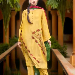 Phulkari Forever Colourblocked Dupatta with Phulkari image 1