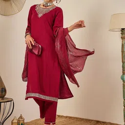 VredeVogel Floral Yoke Design Round Neck Sequinned Straight Kurta With Trousers & Dupatta image 2