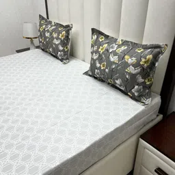 Pure Decor Royal Majestic White Printed Pure Cotton 400 TC King Bedsheet Set 2.74m x 2.74m image 3