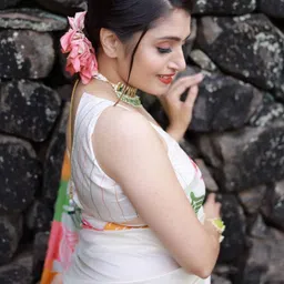 GHAN SALS Women Leaves Print Silk Blend Saree image 4