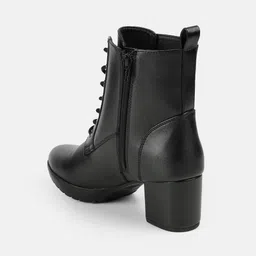 Mochi Women Round Toe Regular Boots image 3