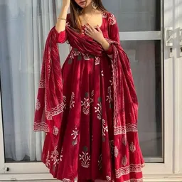 Aaghnya Women Viscose Rayon Printed Kurta Sets With Dupatta image 4