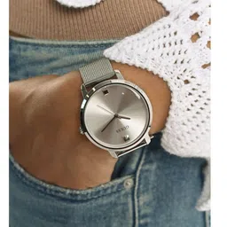 GUESS Women Dial & Bracelet Style Straps Analogue Watch GW0243L1 image 5