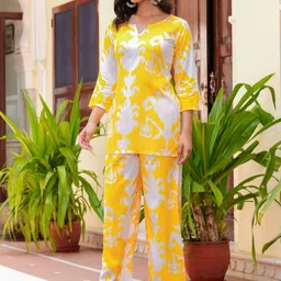 SHOBHIT Women Printed Regular Kurta with Palazzos image 3