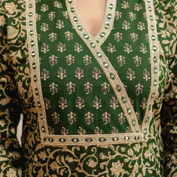 SKYLEE Women Floral Printed Regular Kurta with Trousers & Dupatta image 4