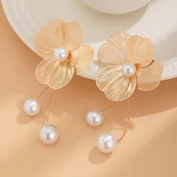 DressBerry Korean Gold-Plated Pearls Floral Studs-picture-24