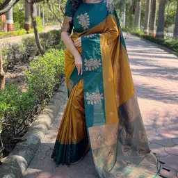 Sanwariya Silk Woven Design Zari Silk Blend Kanjeevaram Saree-picture-32