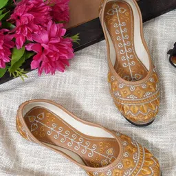 DFR Women Mojaris Flats-image-51