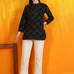 W Women Off-White Cotton Regular Fit Lace Trouser Pants image 4