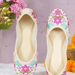 DFR Women Mojaris Flats-image-43