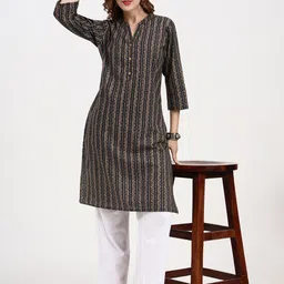 NAVYAAZRI Women Printed Kurta image 5