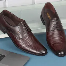 Mochi Men Textured Leather Formal Derbys Shoes-picture-22