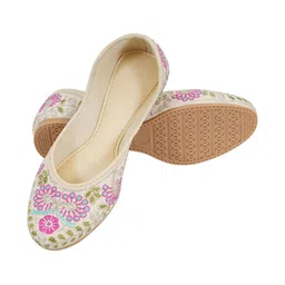 Anouk Women Mojaris Flats image 3