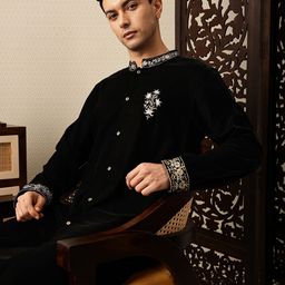 House of Pataudi Ethnic Motifs Embroidered Jashn Kurta with Trousers-picture-32