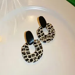 ROYAL NEEDS Oval Shaped Korean Drop Earrings image 3