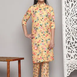 A TO Z CART Girls Floral Printed Mandarin Collar Kurta With Trousers-picture-46