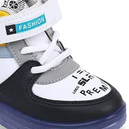 Fut fettoe Kids Colourblocked Sneakers With LED image 4