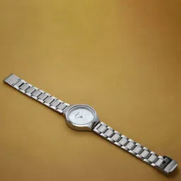 VIRAKTI Women Dial & Stainless Steel Textured Straps Analogue Watch SAT-09-SILVER-V-01 image 2