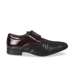 Metro Men Textured Leather Formal Derbys Shoes image 2