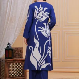 Fabcurio Floral Printed V-Neck Thread Work Straight Kurta With Trousers image 5