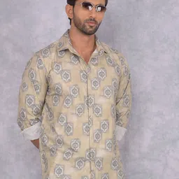 Crimsoune Club Men Smart Spread Collar Abstract Printed Cotton Casual Shirt-image-14