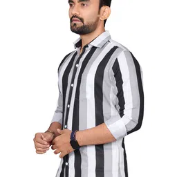 Metronaut Men Regular Fit Spread Collar Vertical Striped Casual Shirt image 2