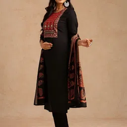 Vbuyz Women Ethnic Motifs Printed Thread Work Pure Cotton Kurta with Trousers & Dupatta image 4