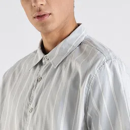 Calvin Klein Jeans Men Relaxed Fit Vertical Striped Spread Collar Pure Cotton Casual Shirt image 5