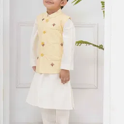 Sethukrishna Boys Mandarin Collar Straight Kurta With Pyjama & Nehru Jacket image 2