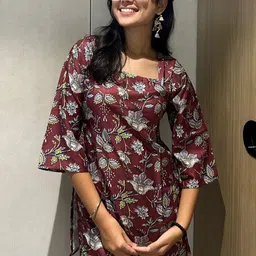 Milvia Women Floral Printed Square Neck Pure Cotton Straight Kurti image 5