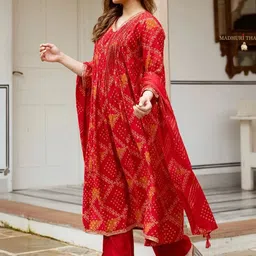 DIVASTRI Ethnic Motifs Printed V-Neck Pleated A-Line Kurta with Trousers & Dupatta image 3