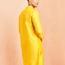 VASTRAMAY Men Mandarin Collar Straight Kurta image 4