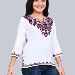 BlueWears Ethnic Motifs Embroidered V-Neck Thread Work Thread Work Kurti-picture-10