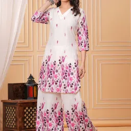 HEARTLOOM Women Floral Printed V Neck Regular Kurta with Palazzos-picture-16