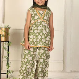 Cutiekins Girls Floral Printed V-Neck Gotta Patti Kurta With Palazzos & Dupatta-image-60
