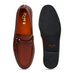 Zoom Shoes Men Textured Leather Loafers image 5