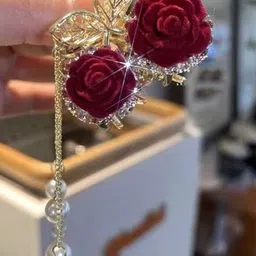 NAVJAI Women Red & Gold-Toned Embellished Hair Claw Clip image 1